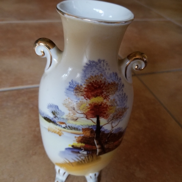 Handpainted porcelain vase - Picture 3 of 4